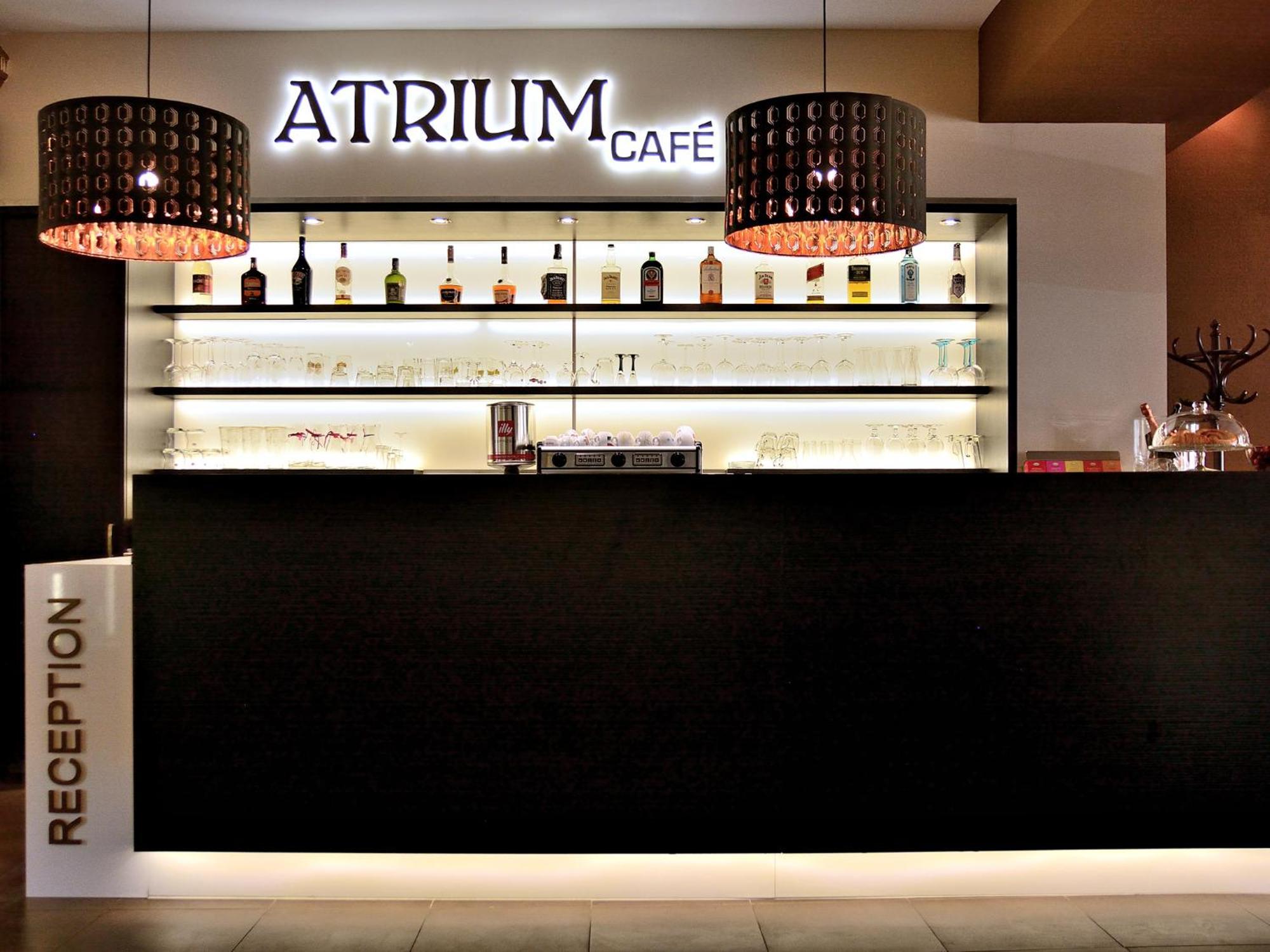 Hotel Atrium Pardubice Exteriör bild