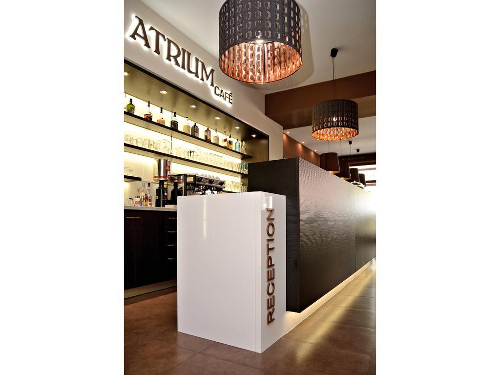 Hotel Atrium Pardubice Exteriör bild