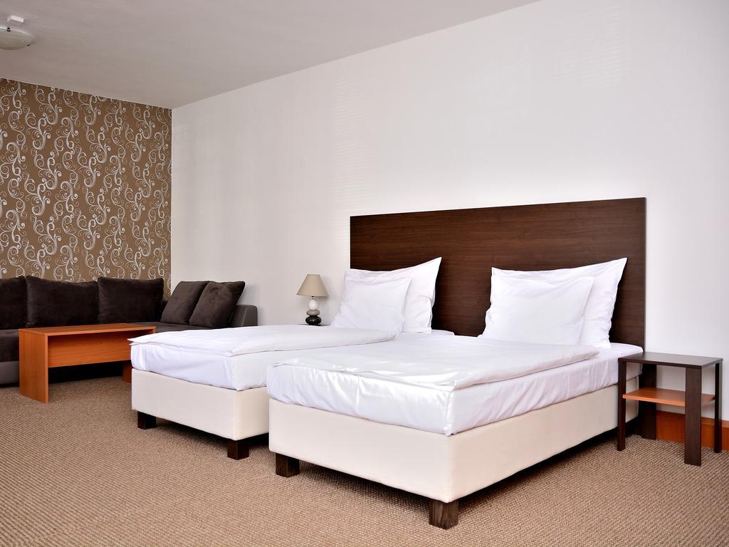 Hotel Atrium Pardubice Exteriör bild